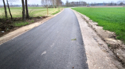 Nowa droga w miejscowości Wierzchy