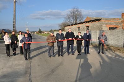 Uroczyste otwarcie drogi, przecinanie wstęgi